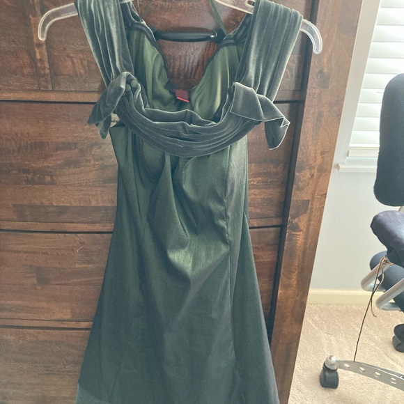 Gorgeous chiffon and intricate bead work. Halter, knee length - Picture 12 of 12